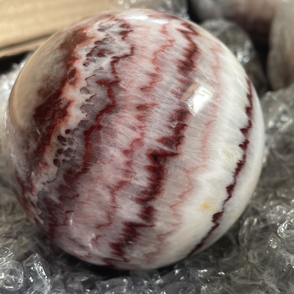 Beautiful XXL Pork Stone (Dali Jasper) Banded Calcite Sphere - Picture 10 of 10